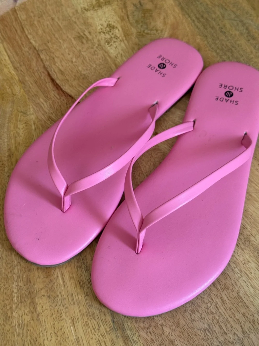 Shade & Shore Bright Pink Women's Flip Flop Sandals - Picture 2 of 6